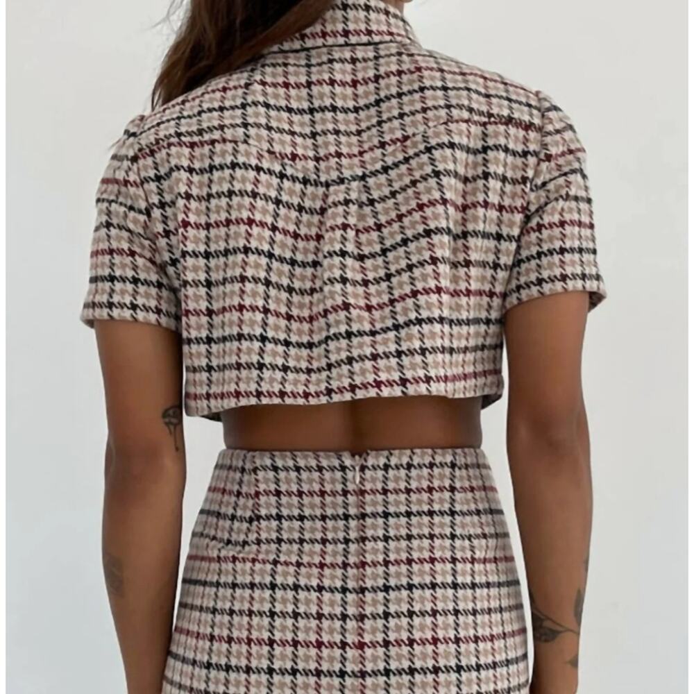 Rumored Coco Plaid Tweed Crop Top Revolve Cream Newberry Button Up XS NWT - Picture 4 of 11